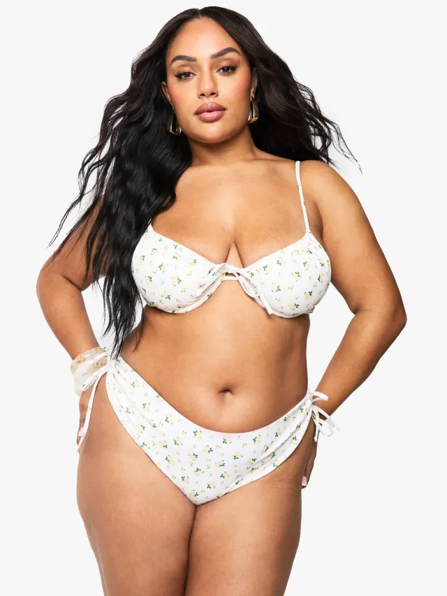 boohoo Dames Plus Ditsy Floral Gerimpte Bum Tie Zij Bikini Slip Geel