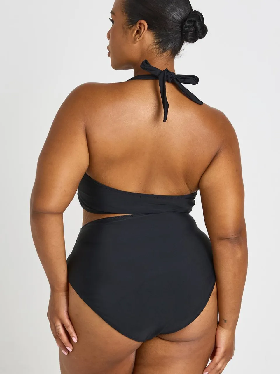 boohoo Dames Plus Plunge Top & Buikcontrolerende Gerimpelde Hoge Bikinislip Set zwart, foto 2