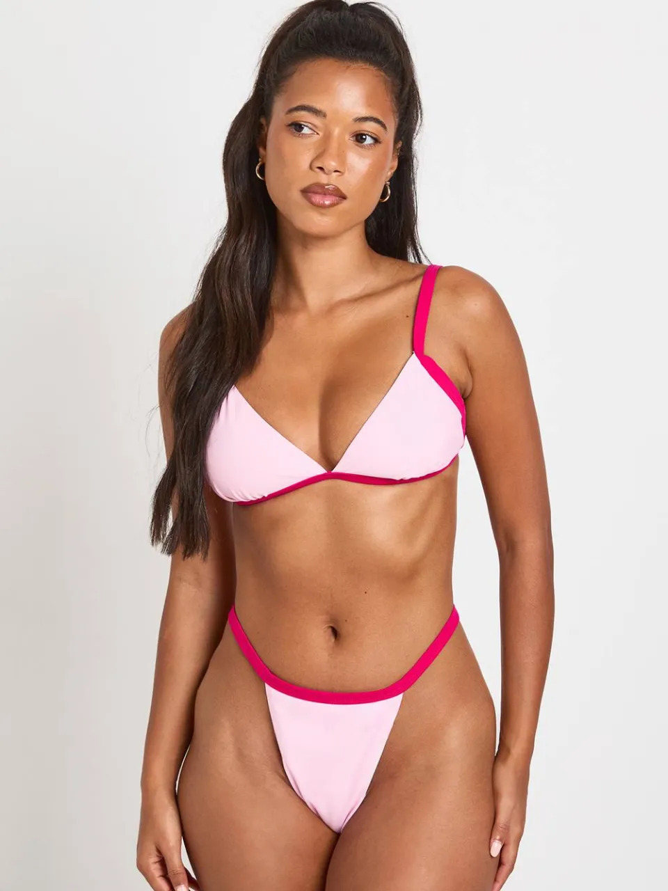 boohoo Dames Driehoekige Bikinitop En Tanga Bikinislip Met Contrasterende Bies roze, foto 4