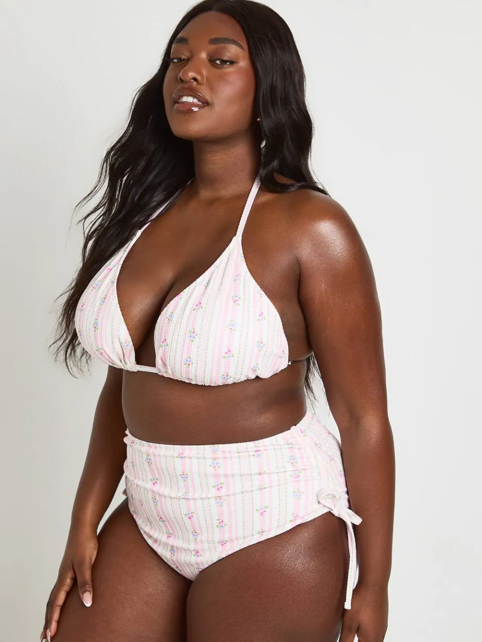 boohoo Dames Plus Wafelprint Bikini Set Met Kanten Afwerking Driehoekige Top & Gefronsde Zijkant Bikinibroekje roze, foto 3