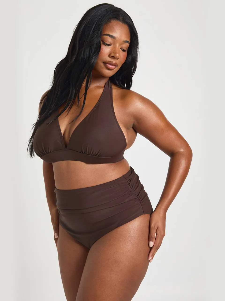 boohoo Dames Plus Essentials Diepe Halter Bikini Top Chocoladebruin