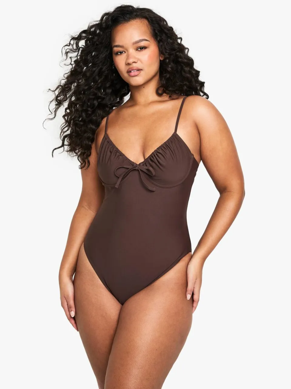 boohoo Dames Plus Zwemkleding Essentials Beugel Badpak chocoladebruin, foto 4