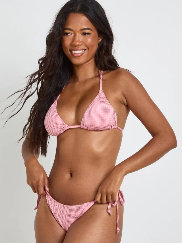 boohoo Dames Geruite Driehoek Bikinitop En Strikzij Bikinibroekje Set Rood