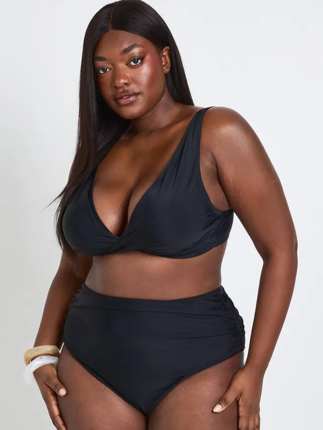 boohoo Dames Plus Bikinitop Met Gedraaid Voorpand Zwart