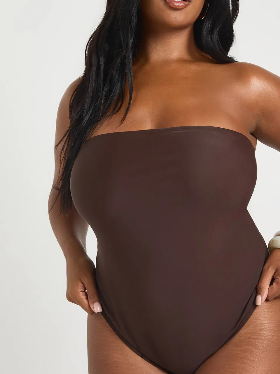 boohoo Dames Plus Essentials Bandeau Badpak chocoladebruin, foto 3