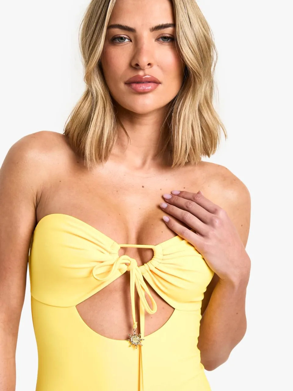 boohoo Dames Sunshine Trim Uitsnede Bandeau Badpak okergeel, foto 4