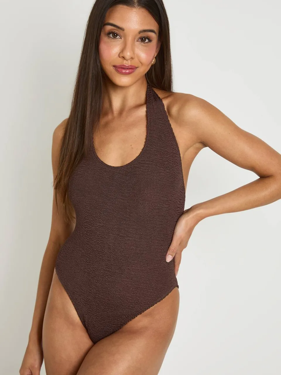 boohoo Dames Premium One Size Fits All Gekreukt Badpak Met Diepe Halternek chocoladebruin, foto 3