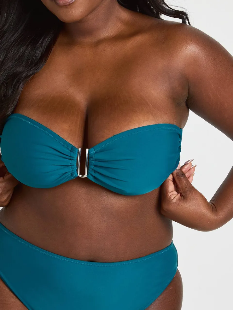 boohoo Dames Plus Size Bikiniset Met Bandeau Top En Gouden Details, foto 4