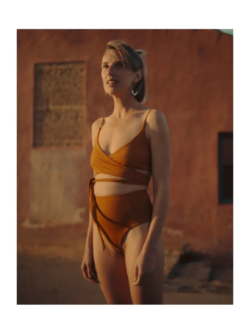 Anekdot dames vegan Bikinitop Lin Okergeel, foto 2