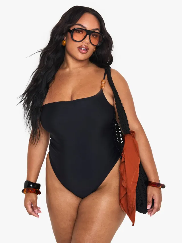 boohoo Dames Plus Resin Stone One Shoulder Swimsuit Zwart
