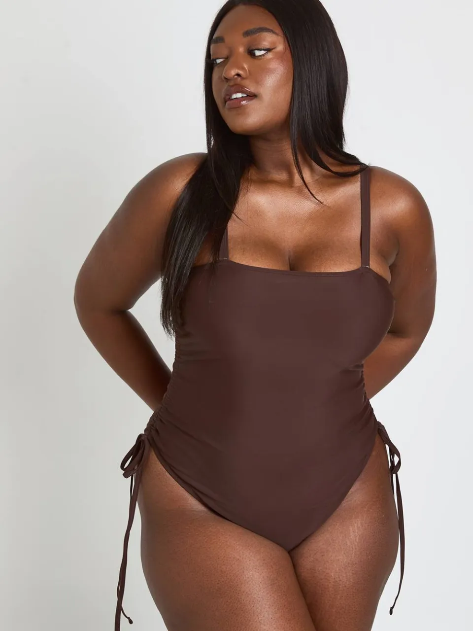 boohoo Dames Plus Buikcontrolerende Badpak Met Gerimpelde Zijkant chocoladebruin, foto 3