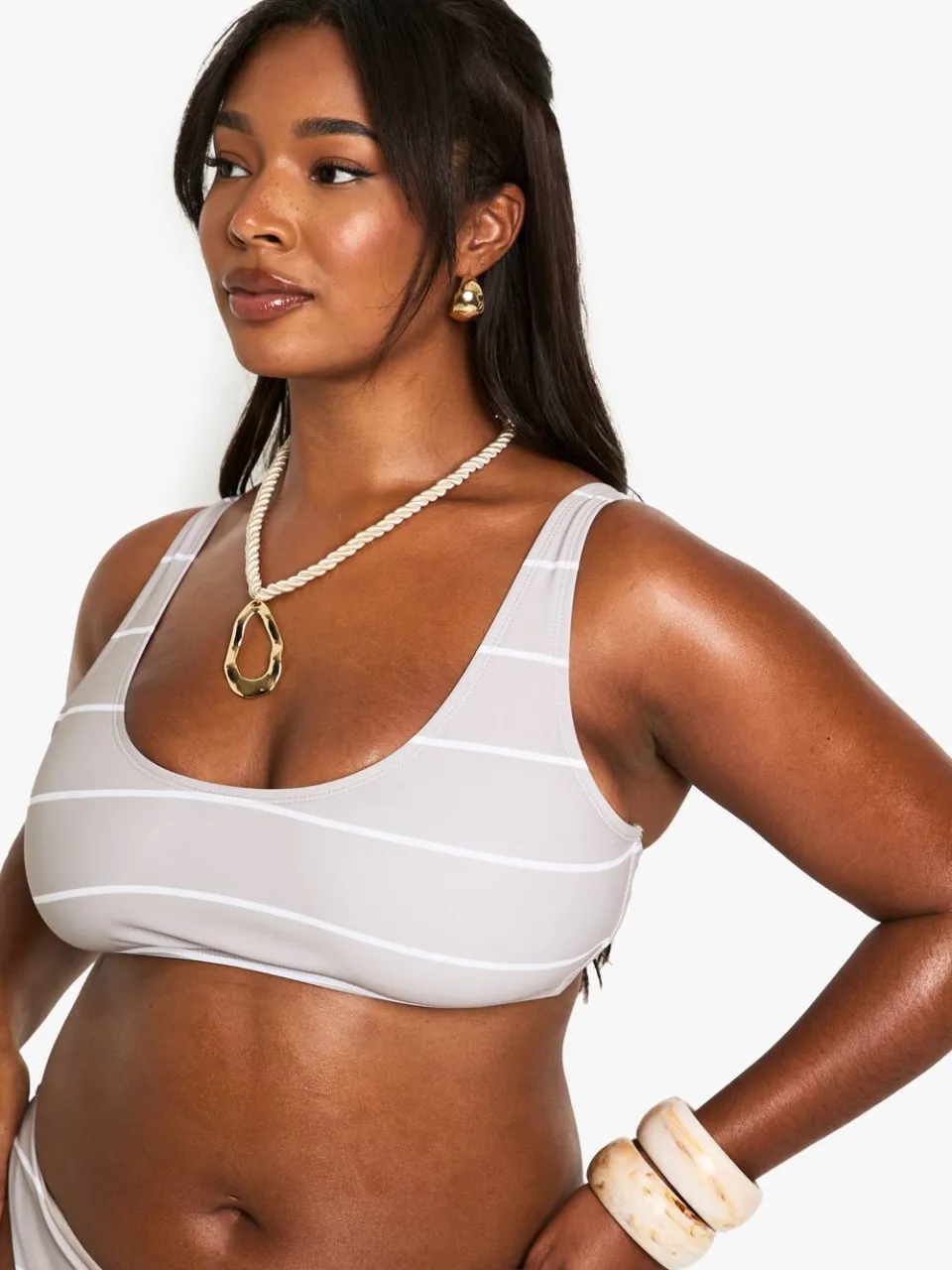 boohoo Dames Plus Badmode Essentials Streep Scoop Bikini Top steen, foto 4