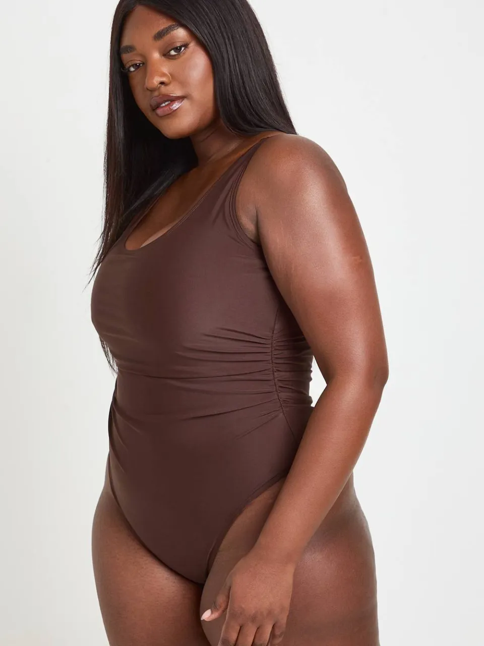 boohoo Dames Plus Buikcontrolerende Scoop Badpak Chocoladebruin