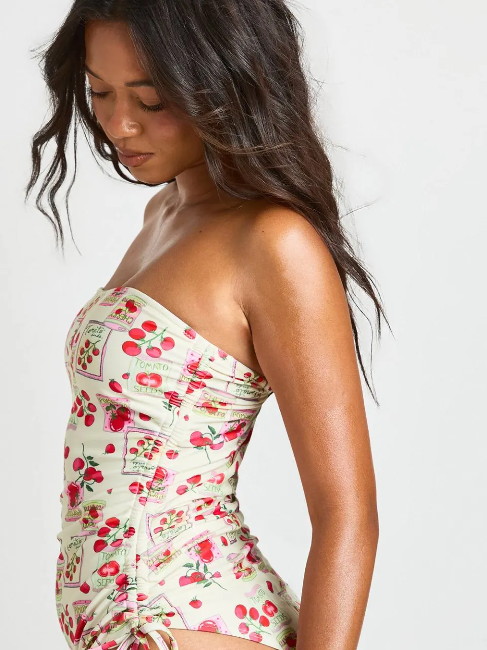 boohoo Dames Badpak Met Tomatenprint En Gerimpeld Bandeau crème, foto 4